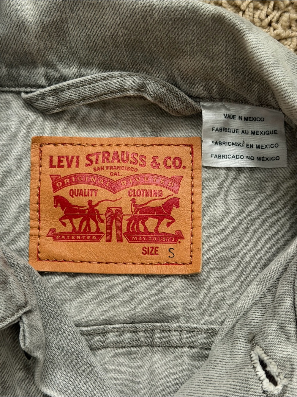 Levi's Jean Trucker Vest Sz Small Gray Acid Wash Distressed Biker Grunge Western - Picture 2 of 3